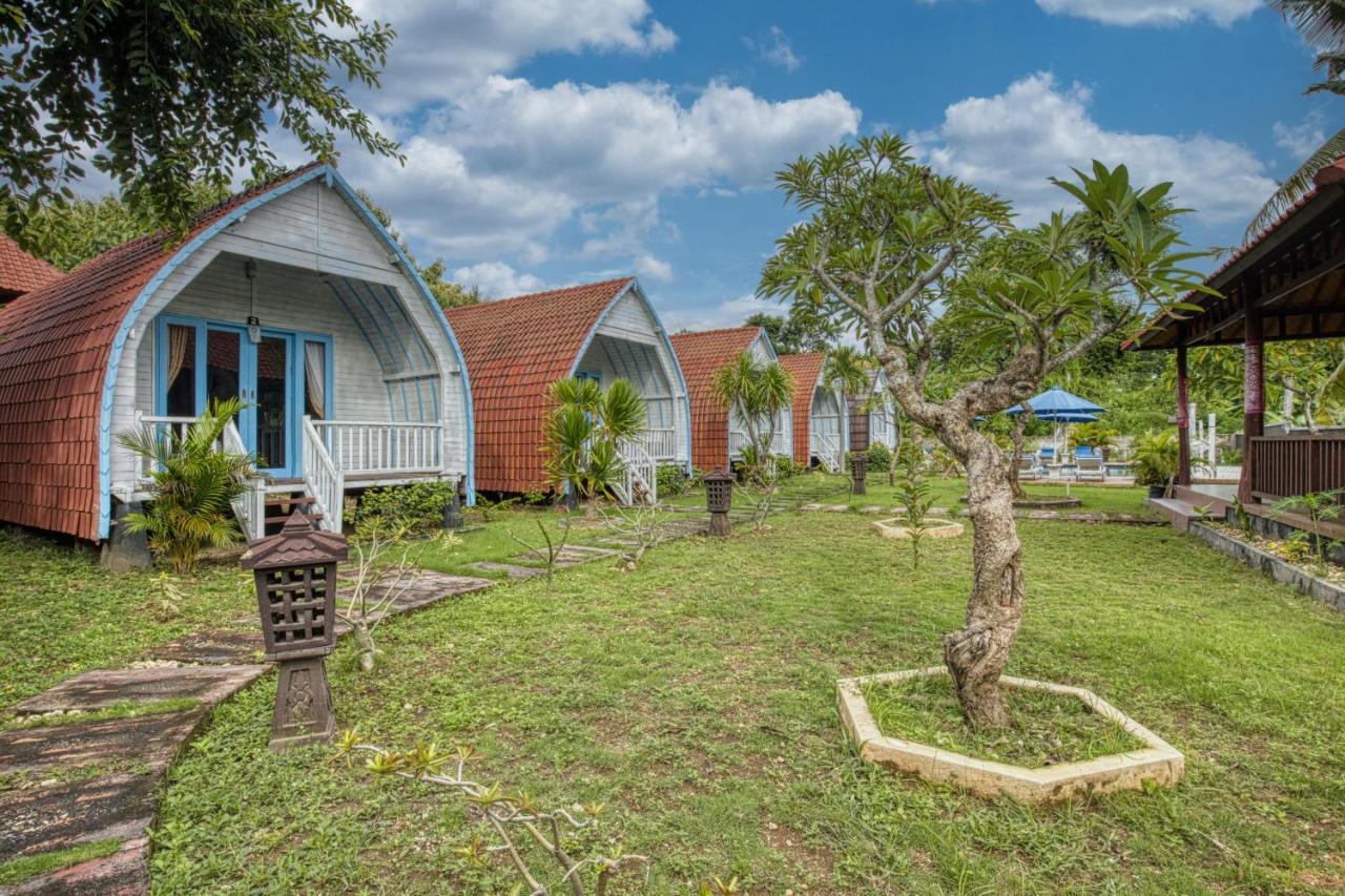 Megaland Bungalow Batununggul Luaran gambar