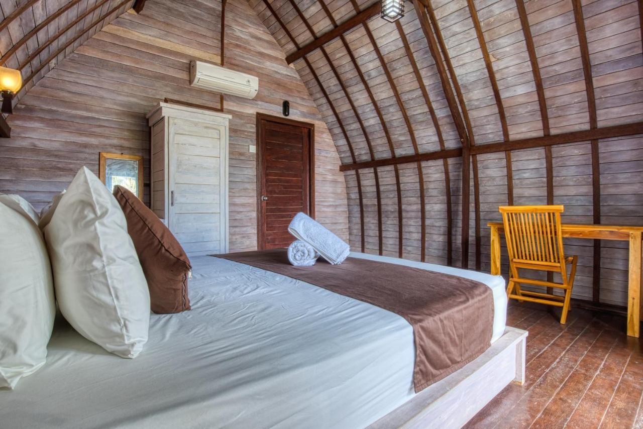 Megaland Bungalow Batununggul Luaran gambar