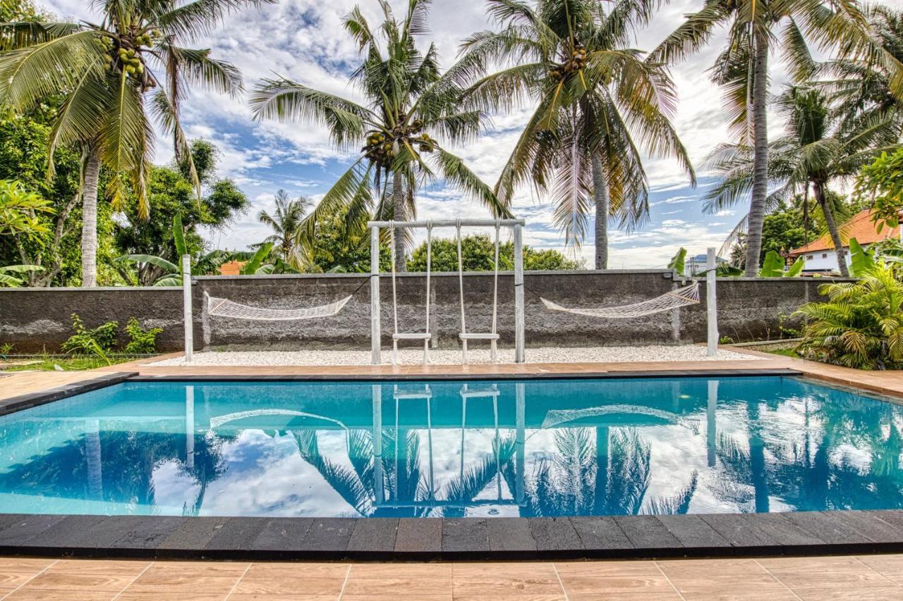 Megaland Bungalow Batununggul Luaran gambar