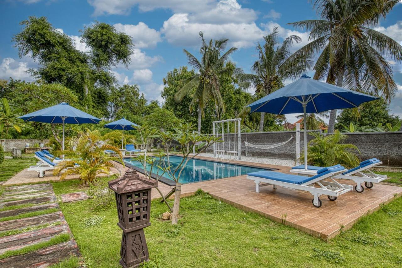 Megaland Bungalow Batununggul Luaran gambar