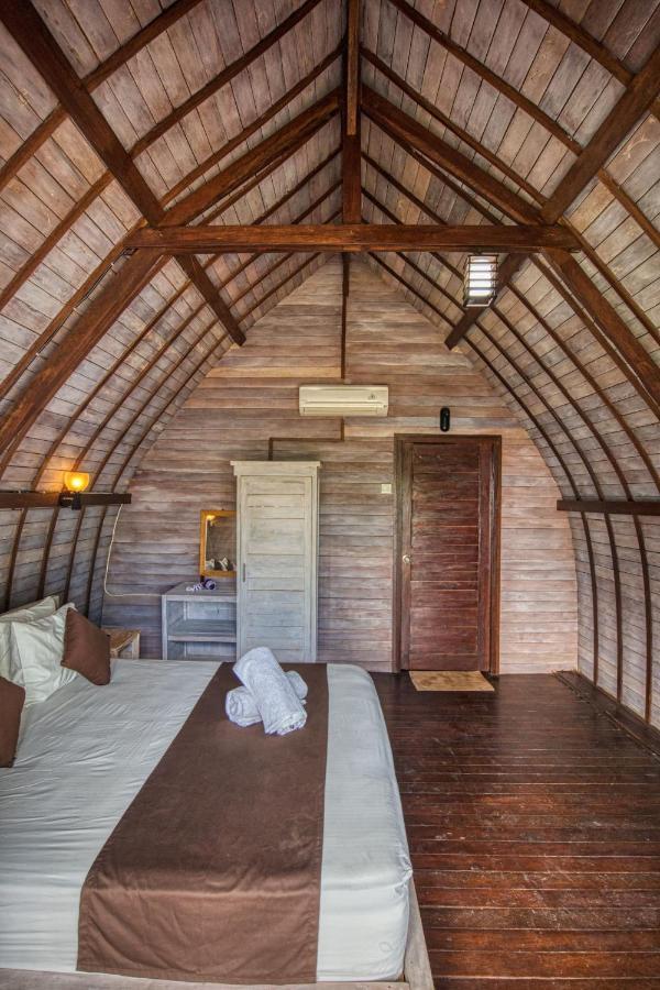 Megaland Bungalow Batununggul Luaran gambar